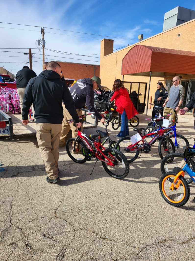 Cops and Kids Christmas 10