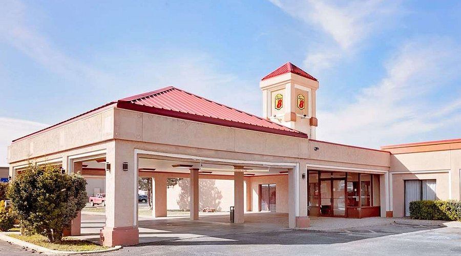 Super 8 Hotel